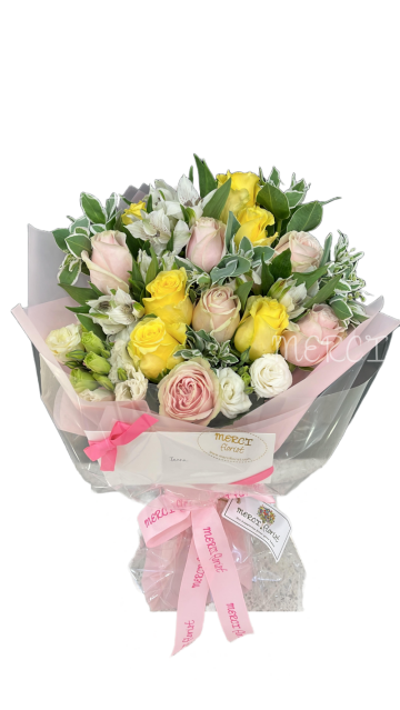 **KBQ553** Light Pink and Yellow roses Round Bouquet<br>黃色及淡粉玫瑰圓形花束 